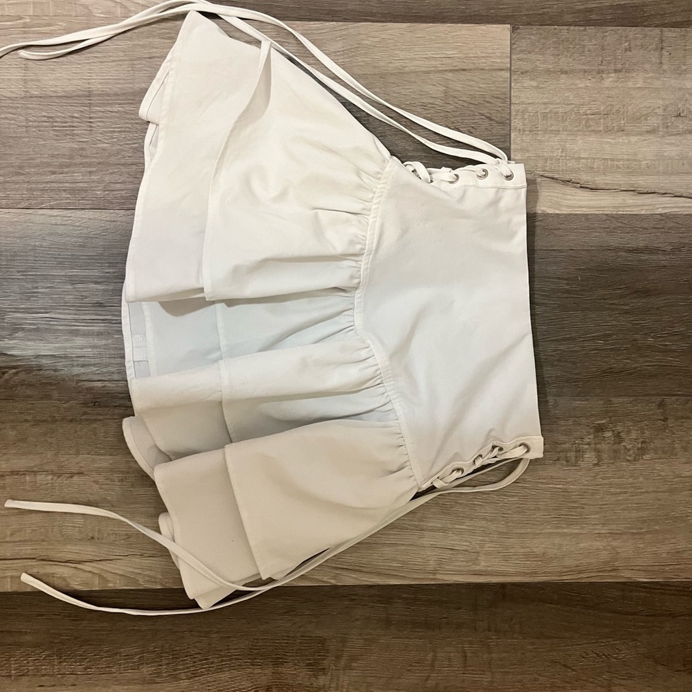 skirt with strings on each side to tighten and zipper on the back